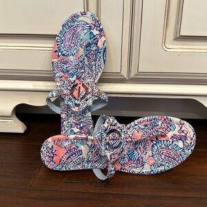 👑👑👑Like new Crown and Ivy sandals size 9